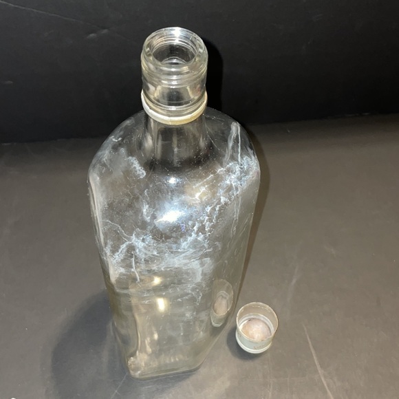 Gordon’s London Dry Gin Glass Liquor Bottle - Picture 8 of 8